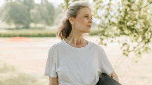 Hai i capelli bianchi? Ecco il colore perfetto per la primavera